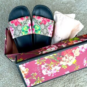 GUCCI floral slides. Size 37 Great condition!